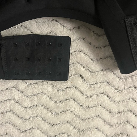 Knix Black High Support Ladder Strap Catalyst Padded Wireless Sport Bra Size 8+ - Picture 5 of 9